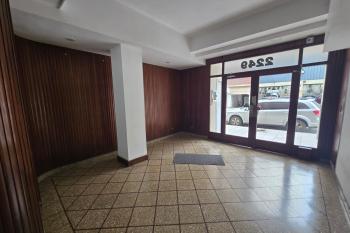 En venta. Departamento de dos ambientes en planta baja con patio a pasos de Plaza Colón.
